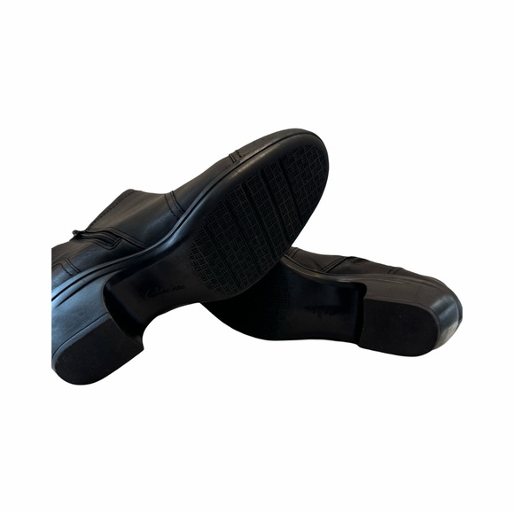 Clark’s black bootie with 2 inch heel size 8 ultimate comfort collection - Picture 6 of 11
